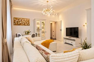 Central Lascar Residence 2BDR - 0