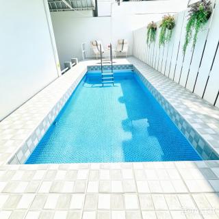 Private Pool Villas Sukhumvit 26 Near BTS Phrom Phong and EmSphere - 3