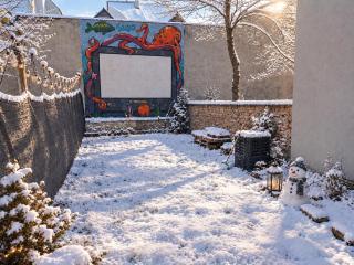 Urban 2-Bedroom Garden Escape with Netflix Projector & Full Amenities near Westbahnhof Metro - 0