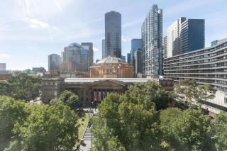Iconic State Library View Studio CBD - Melbourne - 9