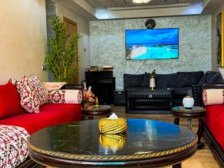 Spacious 2BR Near To CFC, Fast WiFi, Free Parking & Terrace - 2