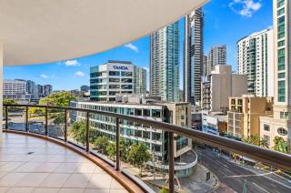 Waterfront CBD - Sleeps 6 & Baby - Parking & Sauna - 4