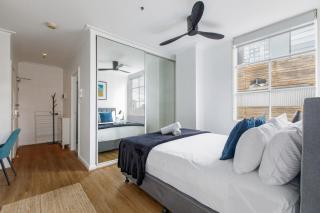 Modern Nomads Studio with Iconic Library View in Melbourne CBD - 7