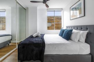 Modern Nomads Studio with Iconic Library View in Melbourne CBD - 6