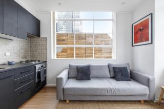 Modern Nomads Studio with Iconic Library View in Melbourne CBD - 4