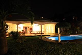 Villa standing, piscine chauffée et grand jardin arboré - 3