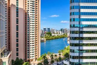 Waterfront CBD - Sleeps 6 & Baby - Parking & Sauna - 6