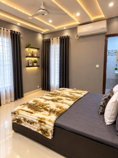 Executive 2-Bed Apartment, Netflix, WiFi, AC, E-11 Islamabad - 8