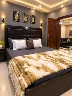 Executive 2-Bed Apartment, Netflix, WiFi, AC, E-11 Islamabad - 7