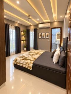 Executive 2-Bed Apartment, Netflix, WiFi, AC, E-11 Islamabad - 5