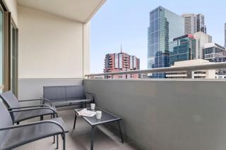 Modern Nomads Fine City-bound Living with King Bed & Balcony - 9
