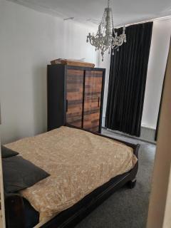 Urban Oasis - BIG stylish Apartment - 4