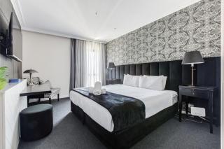 Modern Nomads Classic Styled King Studio with Indoor Pool - Melbourne - 0
