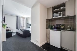 Modern Nomads Classic Styled King Studio with Indoor Pool - Melbourne - 7