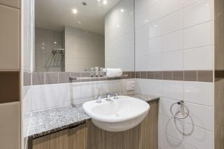 Modern Nomads Classic Styled King Studio with Indoor Pool - Melbourne - 2