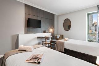 Modern Nomads Metro Urban Studio with City View and Indoor Pool - 8