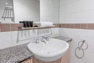 Modern Nomads Metro Urban Studio with City View and Indoor Pool - 1