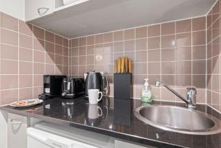 Modern Nomads Metro Urban Studio with City View and Indoor Pool - 3