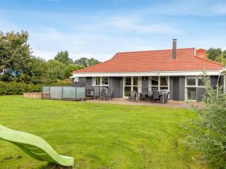Holiday Home Helrun - 800m from the sea by Interhome - 1