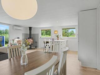 Holiday Home Trineke - 400m from the sea by Interhome - 3