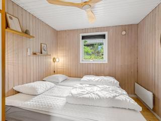 Holiday Home Dirtje - 850m from the sea by Interhome - 3