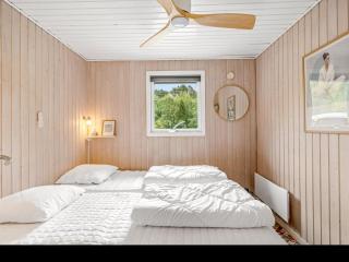 Holiday Home Dirtje - 850m from the sea by Interhome - 2