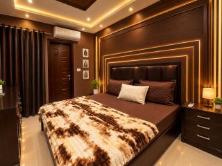 Elegant Family Apartment, 2 Beds, Netflix, AC, Parking In E11 Islamabad - 2