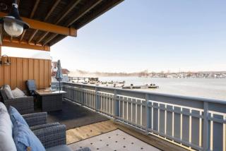 Seafront Home - 5