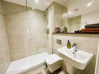 2BR Apartment with City Views & Parking - 3