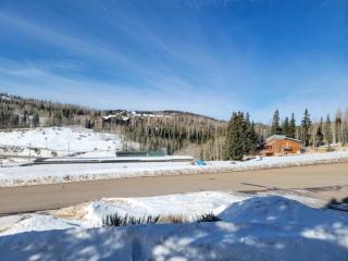 Cozy Retreat with Scenic Views- Prestige Vacations - 0