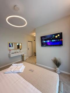 COZY Boutique ApartHotel - Private Suites and Studios - 8
