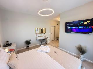 COZY Boutique ApartHotel - Private Suites and Studios - 2