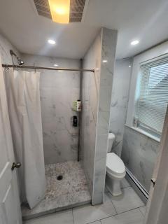 Bright & Spacious 2BR Apartment in Brighton - 3