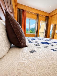 The Amber Retreat - A Cozy Stay Surrounded by the Beauty of Mussoorie #Mountain View #Luxury Rooms #Restaurant #Parking - 1