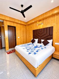 The Amber Retreat - A Cozy Stay Surrounded by the Beauty of Mussoorie #Mountain View #Luxury Rooms #Restaurant #Parking - 9