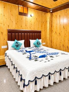 The Amber Retreat - A Cozy Stay Surrounded by the Beauty of Mussoorie #Mountain View #Luxury Rooms #Restaurant #Parking - 2