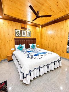 The Amber Retreat - A Cozy Stay Surrounded by the Beauty of Mussoorie #Mountain View #Luxury Rooms #Restaurant #Parking - 4