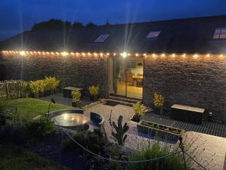 Halshanger Barn - 0