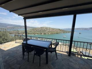 Stunning 3 Bedroom, 2 Bathroom Sea View House - 9