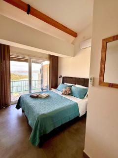 Stunning 3 Bedroom, 2 Bathroom Sea View House - 5