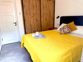Stunning 3 Bedroom, 2 Bathroom Sea View House - 4