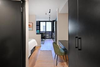 Hannah 209 - The Tokyo - 1