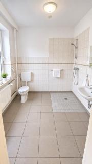 Nord Quartier Lunden - Helles Achtbettzimmer mit Gemeinschaftsbad - E06 - 4