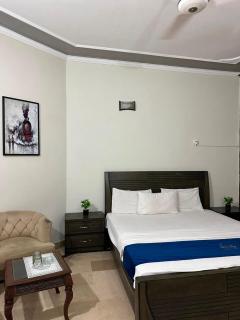 Capri Inn Guest House - 4