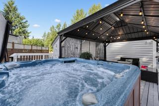 PNW home with Sundance Hot Tub home - 5