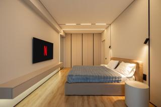 Premium Apartment with Panoramic City View - 7