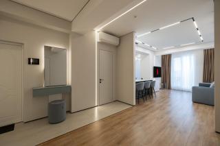 Premium Apartment with Panoramic City View - 6