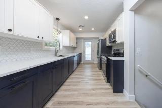 Modern 4BR Retreat - Sauna, Arcade & Fire Pit - 8