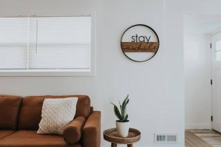 Modern 4BR Retreat - Sauna, Arcade & Fire Pit - 1