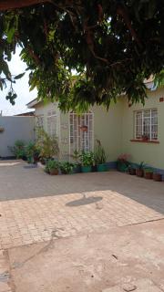 The Manaka House Apartments - 2